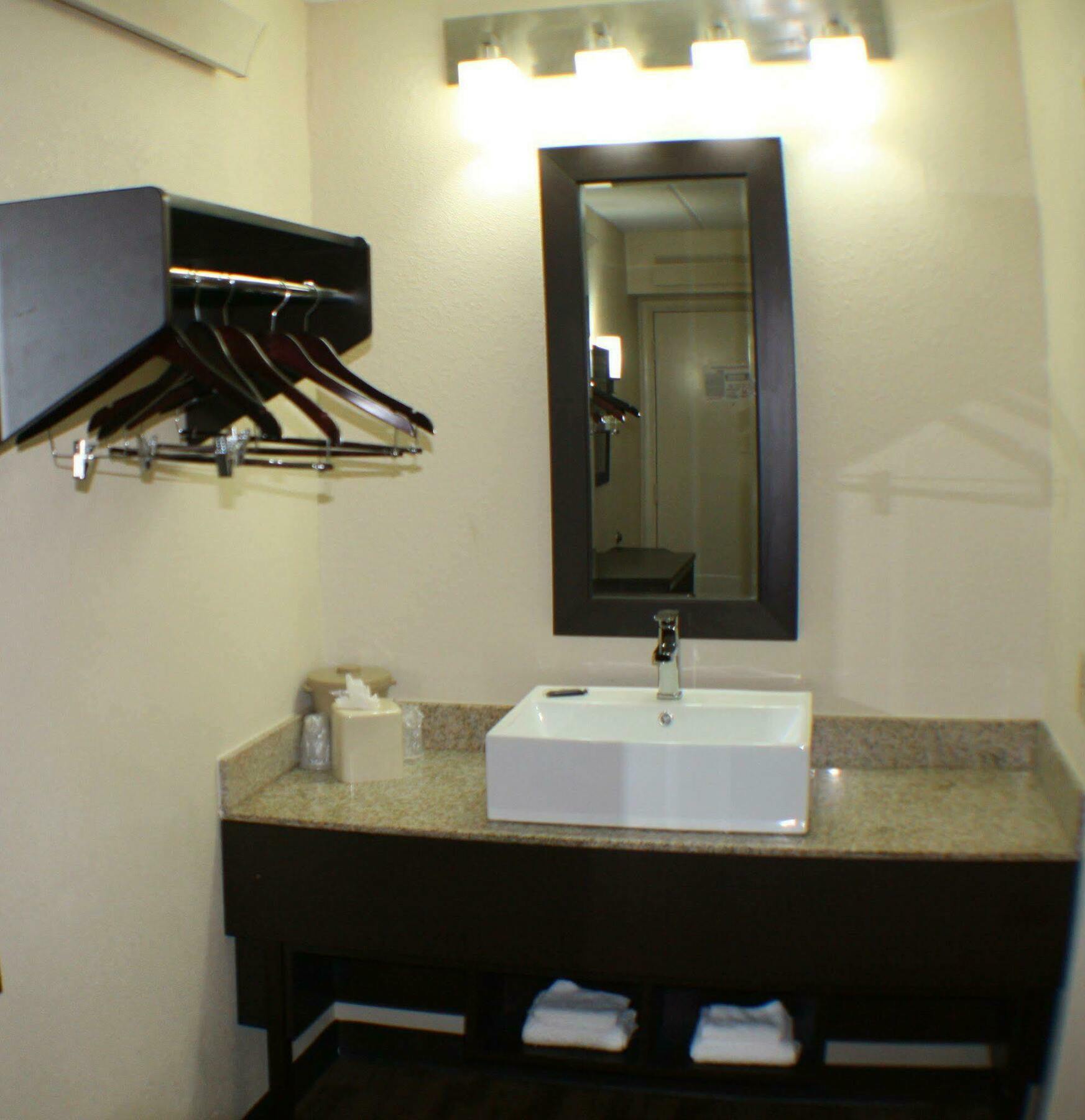 Red Roof Inn Plus+ Nashville Fairgrounds Ngoại thất bức ảnh